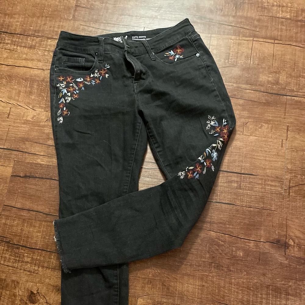 Floral embroidered black jeans